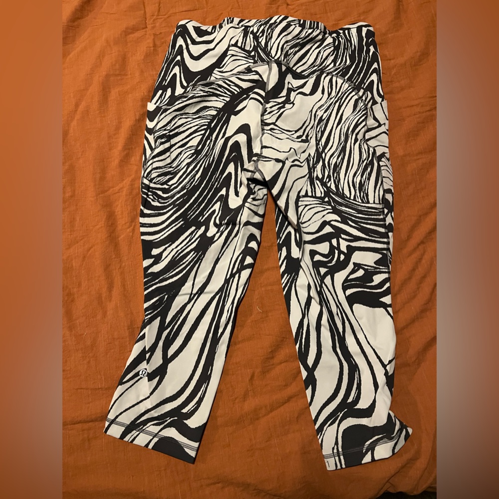 Lululemon Swift Speed High Rise Crop 21” size 16 jaquard vapor graphite grey